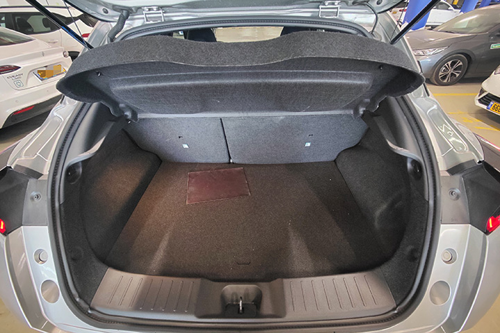 ניסאן ג'וק-e-Hybrid-תא מטען