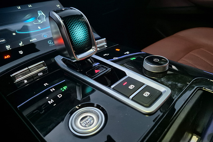 צ'רי טיגו 8 פרו - פנים הרכב